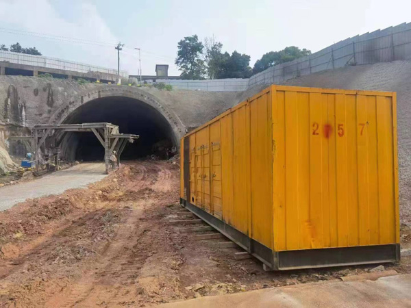 丹巴发电机出租自启装置的工作原理是什么？