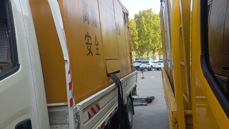 丹巴如何判断柴油发电机组和UPS电源的切换时间是否符合要求？
