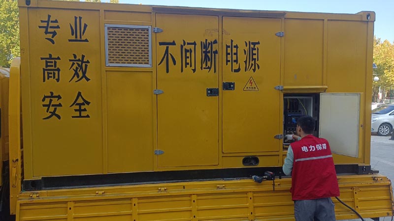 丹巴柴油发电机组和UPS电源配合使用时，如何避免切换过程中的电力中断？