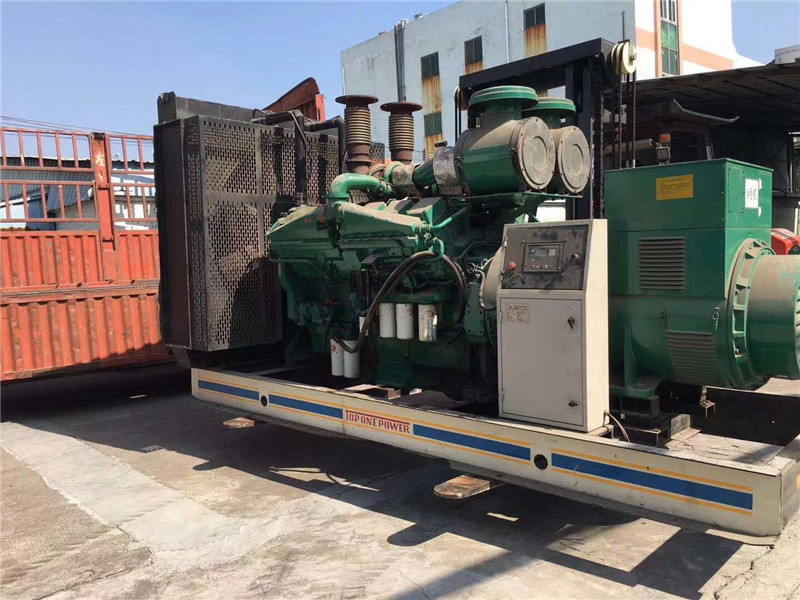 丹巴如何判断柴油发电机组的机油温度是否达到了合适的预热温度？